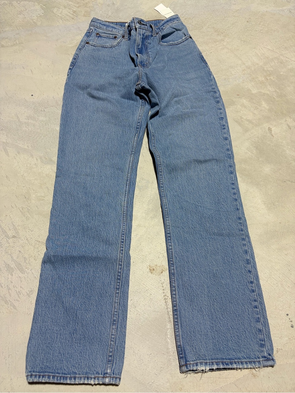 Abercrombie & fitch NWT ‘90s straight ultra high rise 25 regular MSRP$90